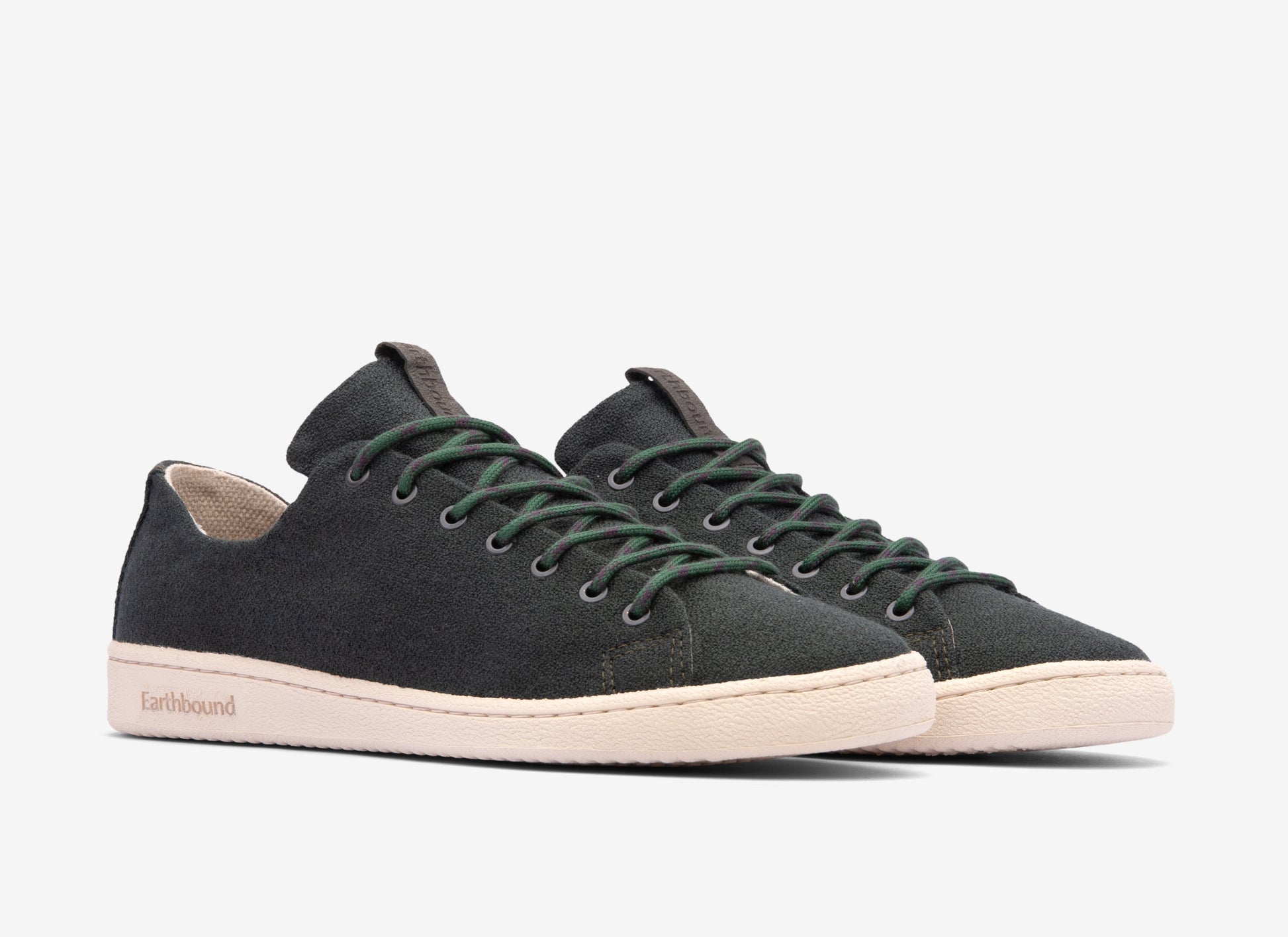 LESHY Thuja | Nachhaltige Sneakers | Standardansicht mit runden Schuhbändern