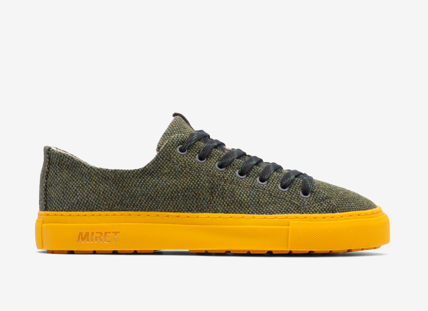 MINERA Greenstar | Nachhaltige Sneakers | Seitenansicht mit dunklen Schuhbändern