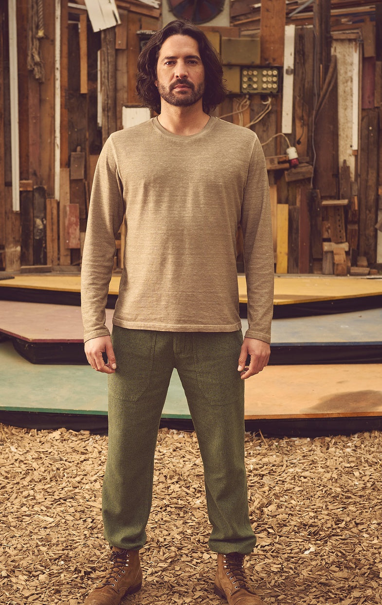 Nachhaltiges Langarmshirt und Hose aus Hanf und Bio-Baumwolle